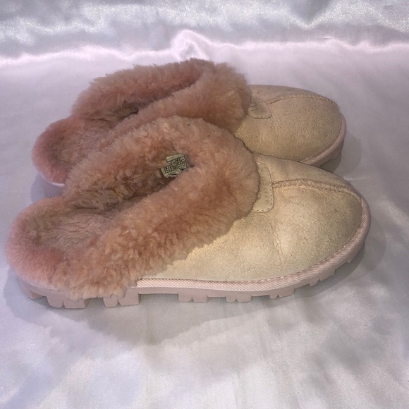 UGG Shoes - UGG Australia women’s size 7 slippers